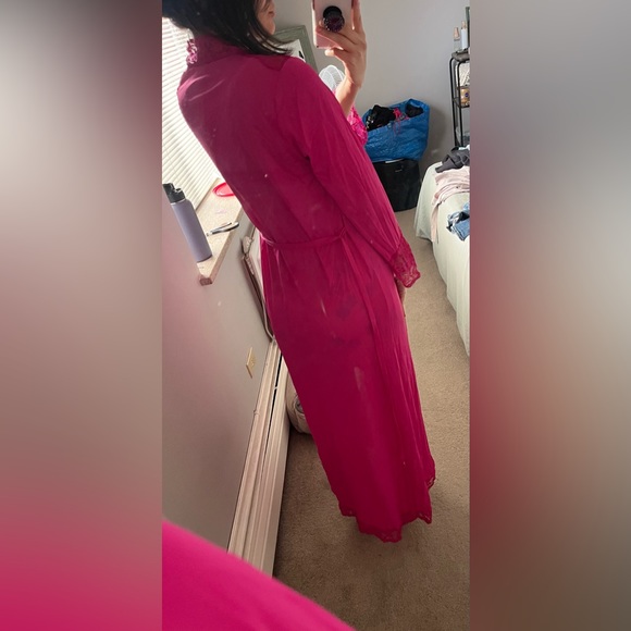 1980's Olga Peignoir Robe 🌸 - Picture 3 of 11